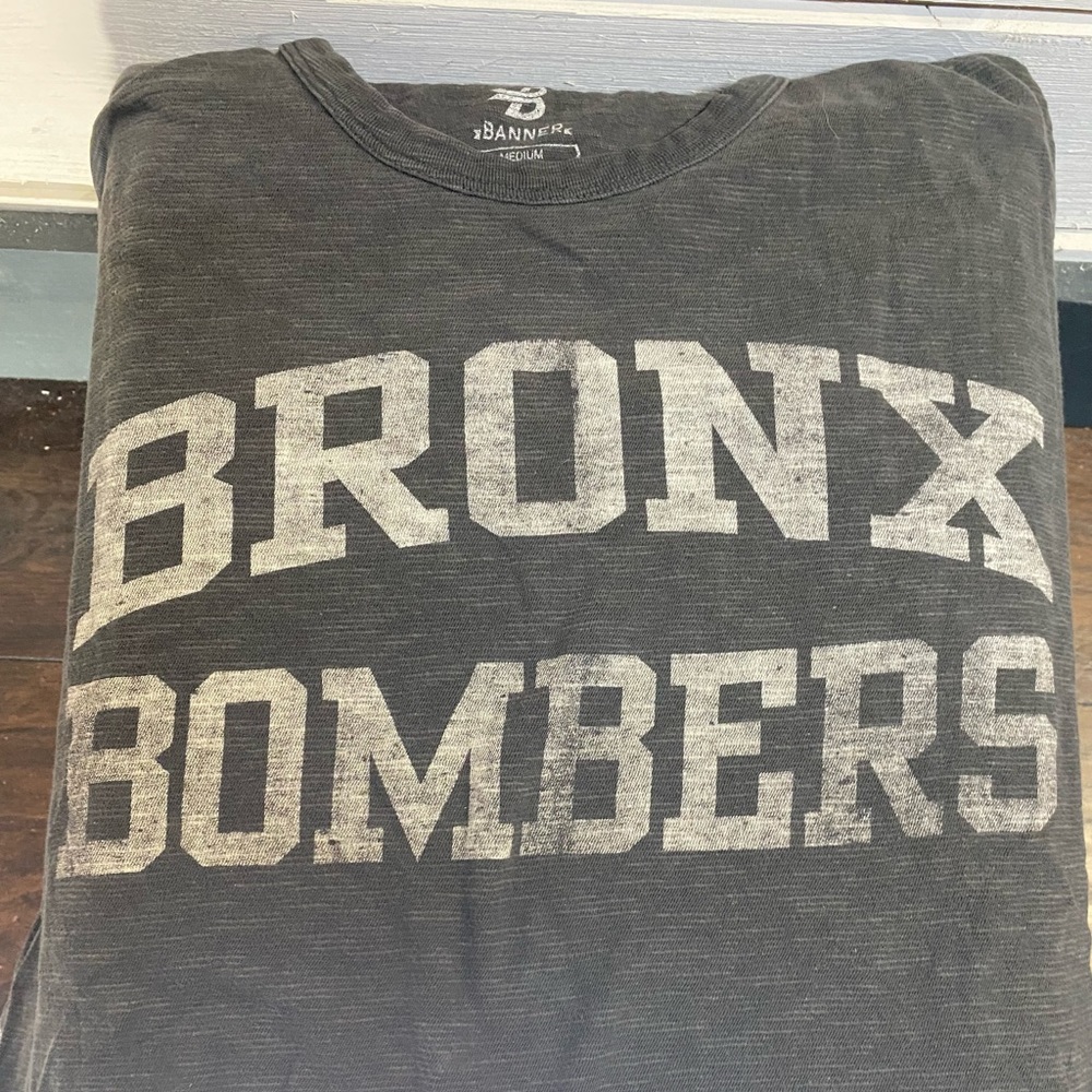 MLB New York Yankees Men’s Medium BRONX BOMBERS tee shirt